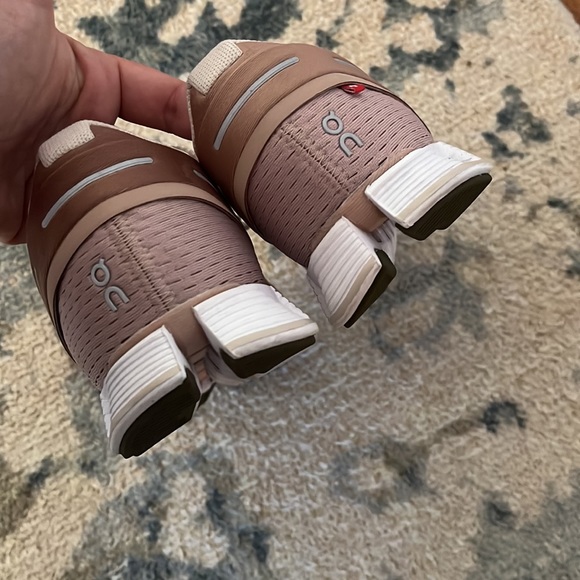 On cloud 5 blush running shoes - Picture 5 of 9